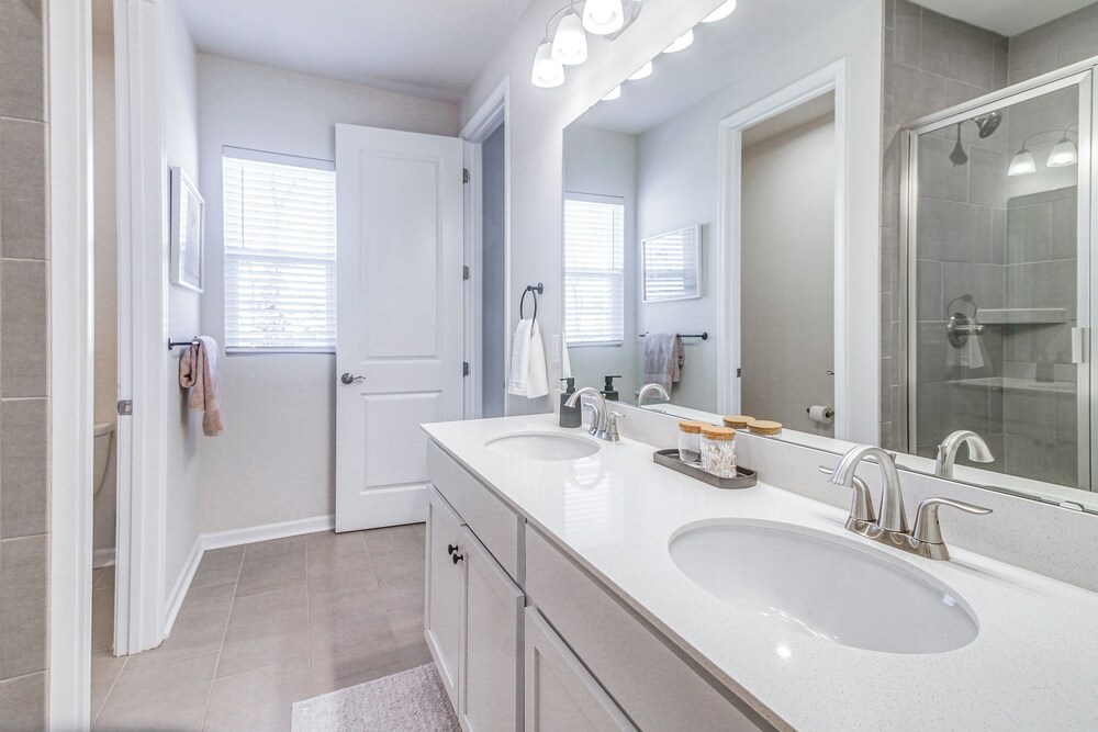 7 Mi to Uptown: Townhouse w/ Patio in Charlotte!