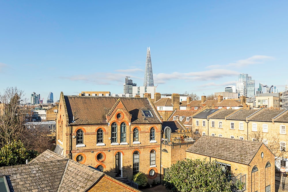 Bermondsey Bliss: Views, Comfort, and City Access!
