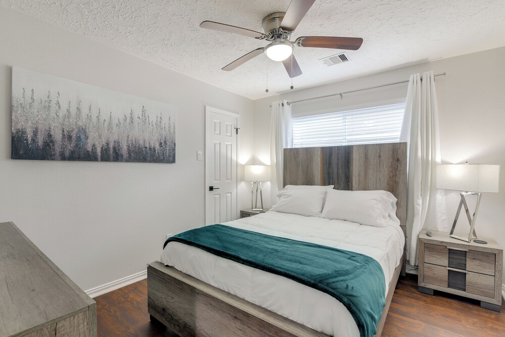 Golf & Get Outside - Family Home in Houston!