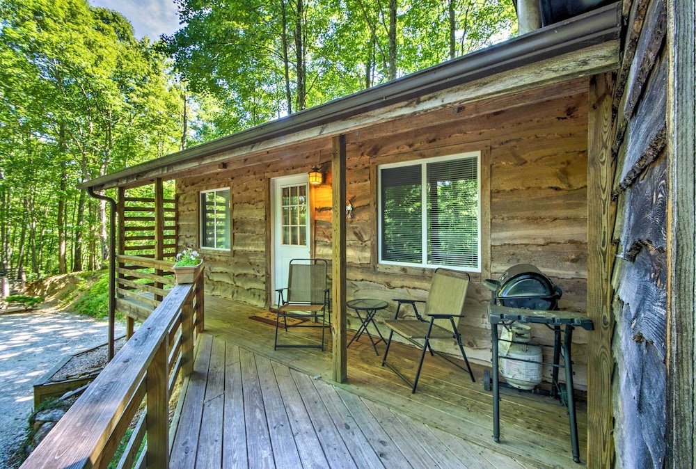 Cozy The Woodshop Cabin w/ Deck & Forest Views! view 5