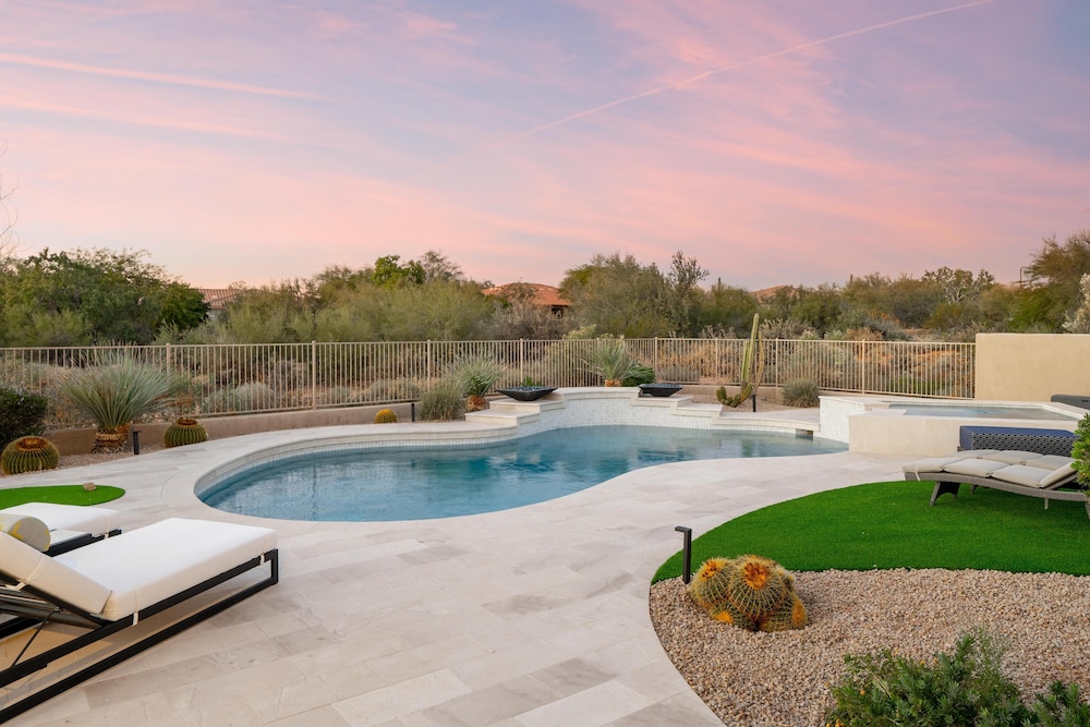 Monterra Way - Ultimate Backyard Soaking Tub Putting Chipping Green view 3
