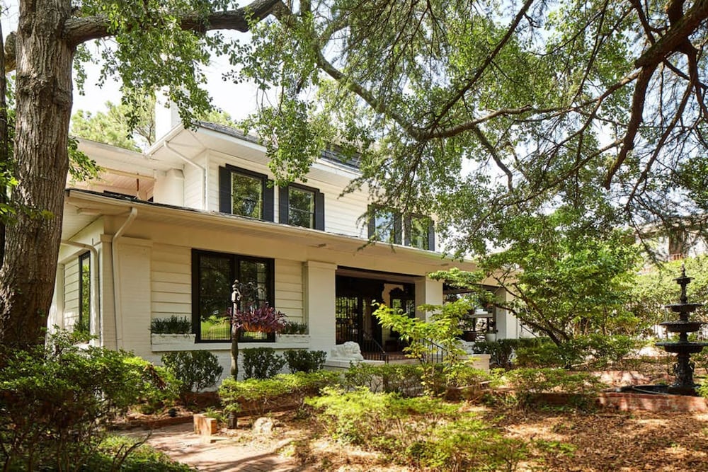 Apt1 Edenbrae - Serene Walkable Modern Retreat Named Best in Bham