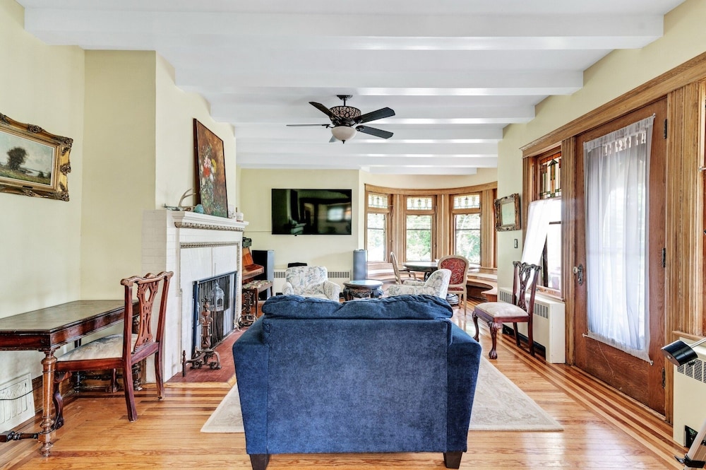 Spacious Victorian Home With Mountain Views And Lots Of Fun Extras!! 5 Bedroom Farmhouse by Redawning - Property Image 45
