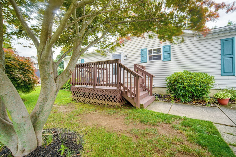 1 Mi to Lake Access: Erie Home w/ Private Backyard