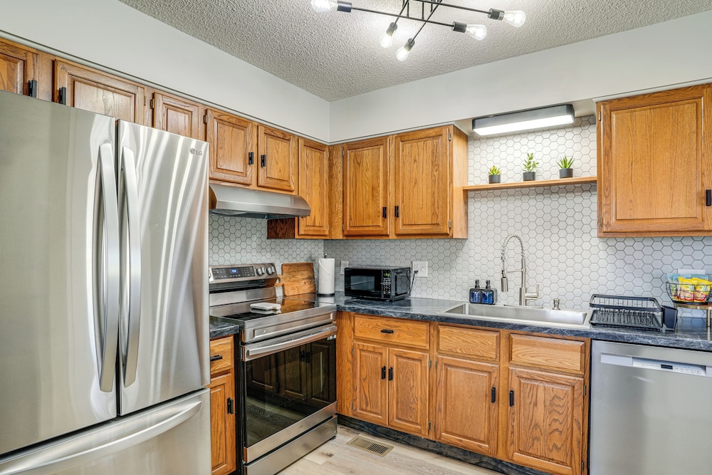 2 Mi to Jmu: Harrisonburg Home w/ Gas Grill