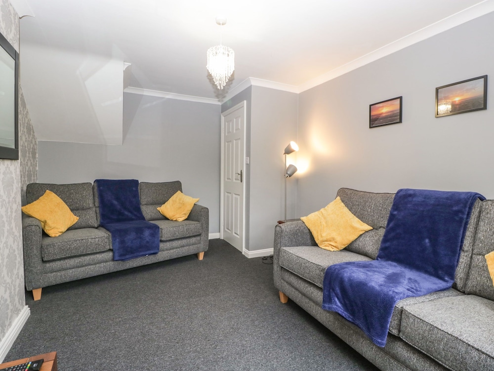 8A Rosewood Avenue