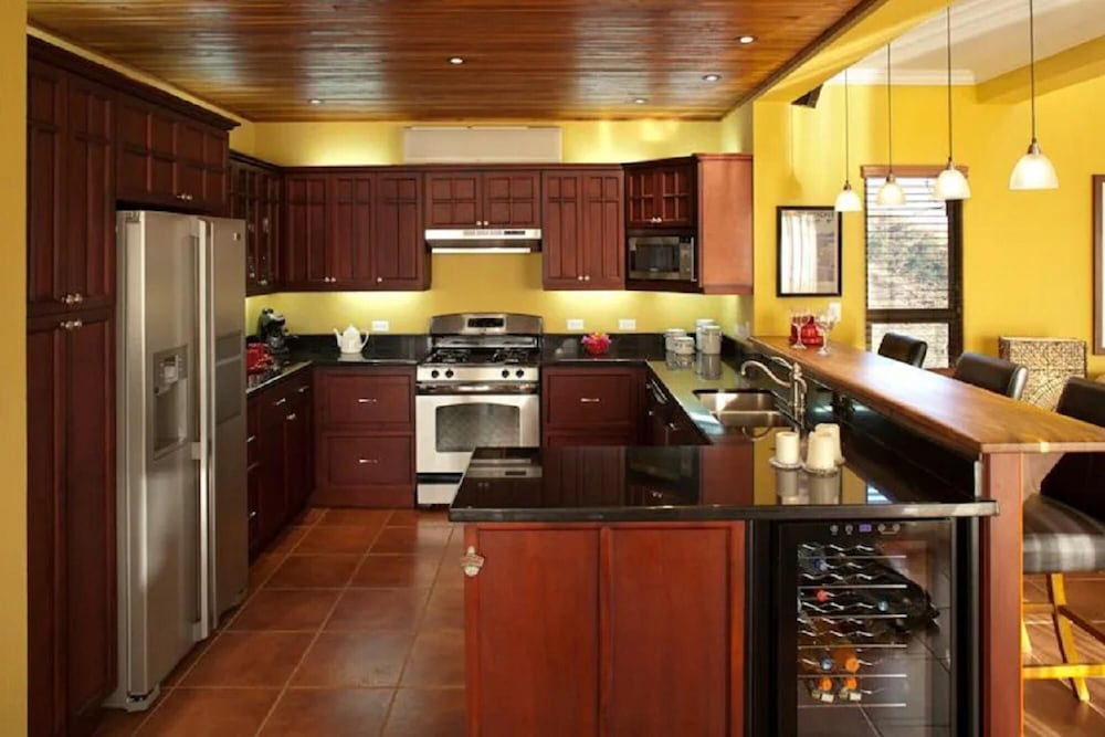 Playa Potrero Great Villa w Spectacular Sunsets - Villa de Oro view 4