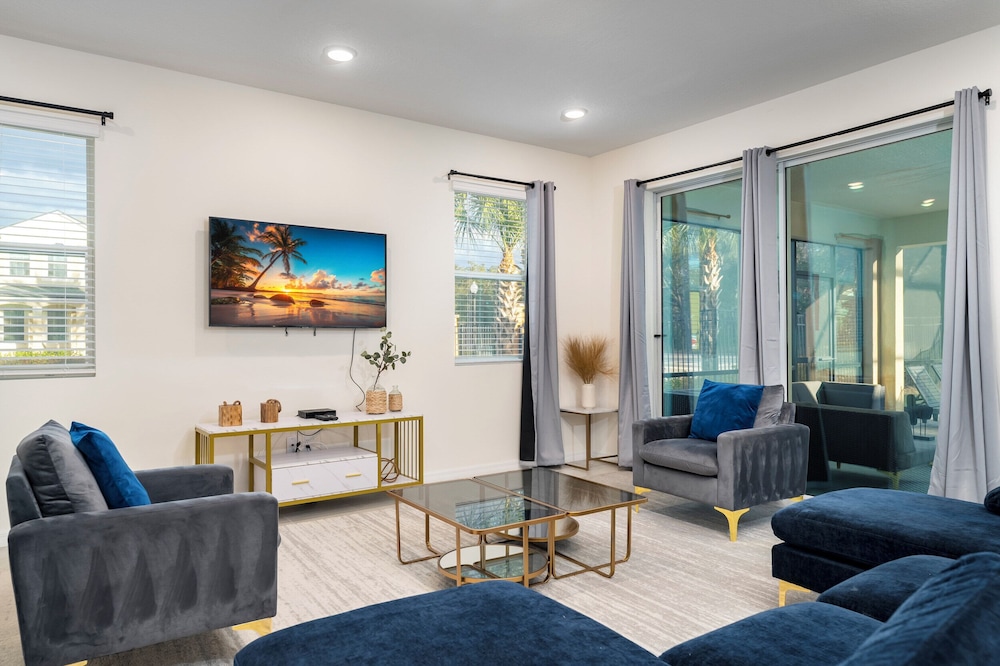 Modern Retreat Private Pool Near Disney