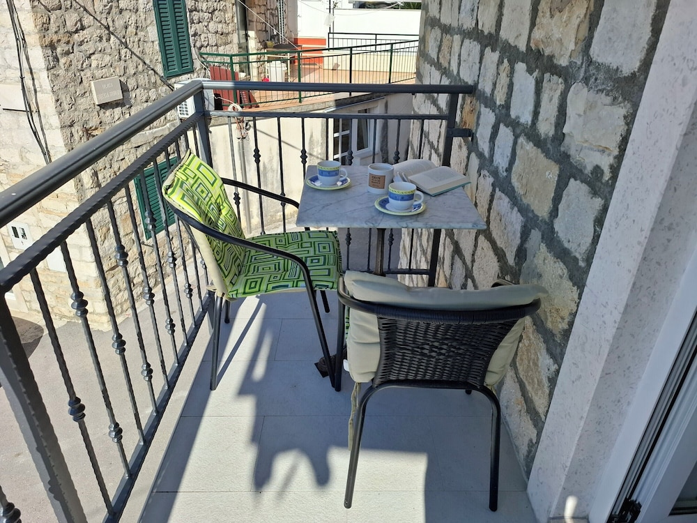 Apartments Kastilac with sea view