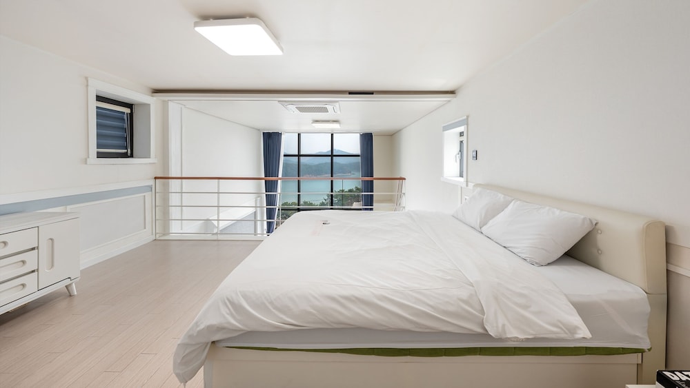 Yeosu Wellstay Pool Villa
