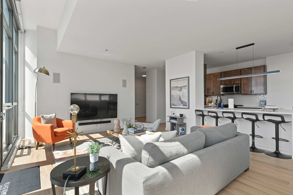 Designer 3BR PH Near Fulton Market