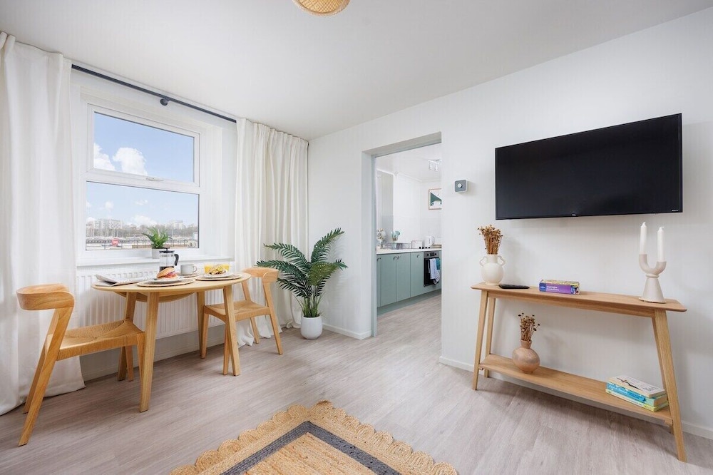 Luxury Ground Floor 2 bed Apartment