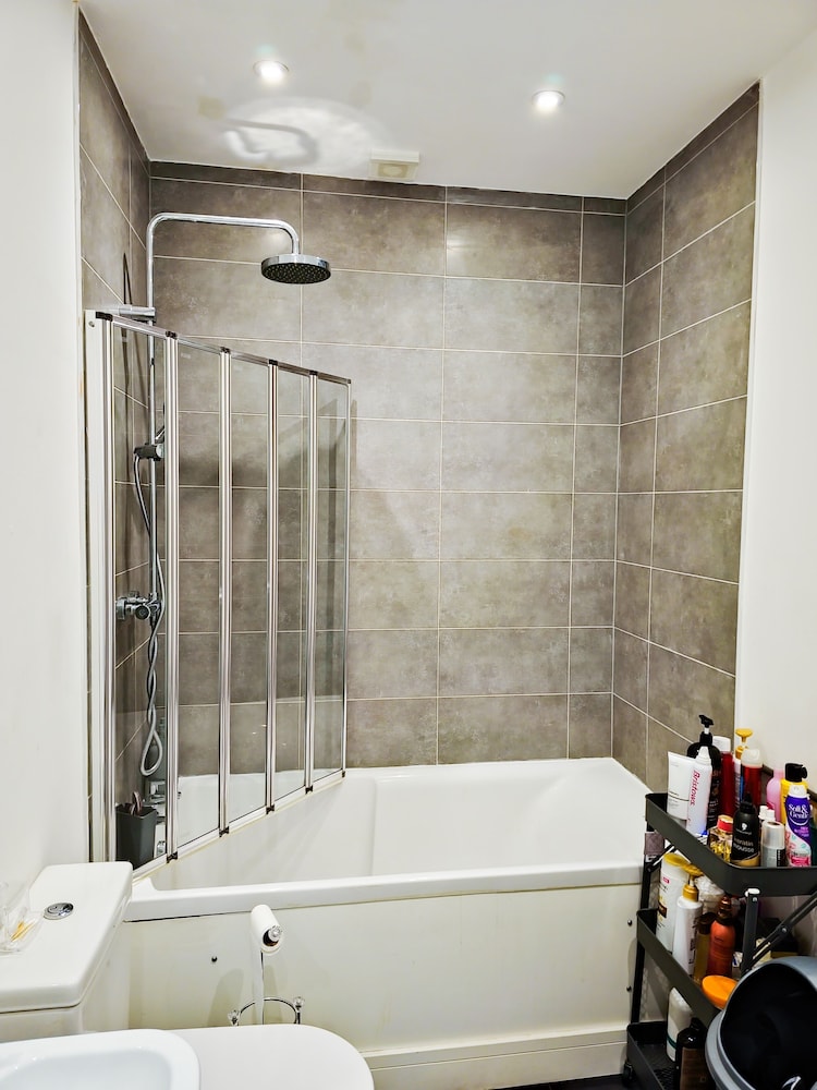Cleave House - Stylish & Chic 3 Bed House Mins From Central London