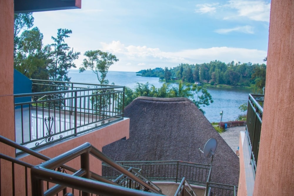 Budget Double Room in Luxurious Delta Resort view 4
