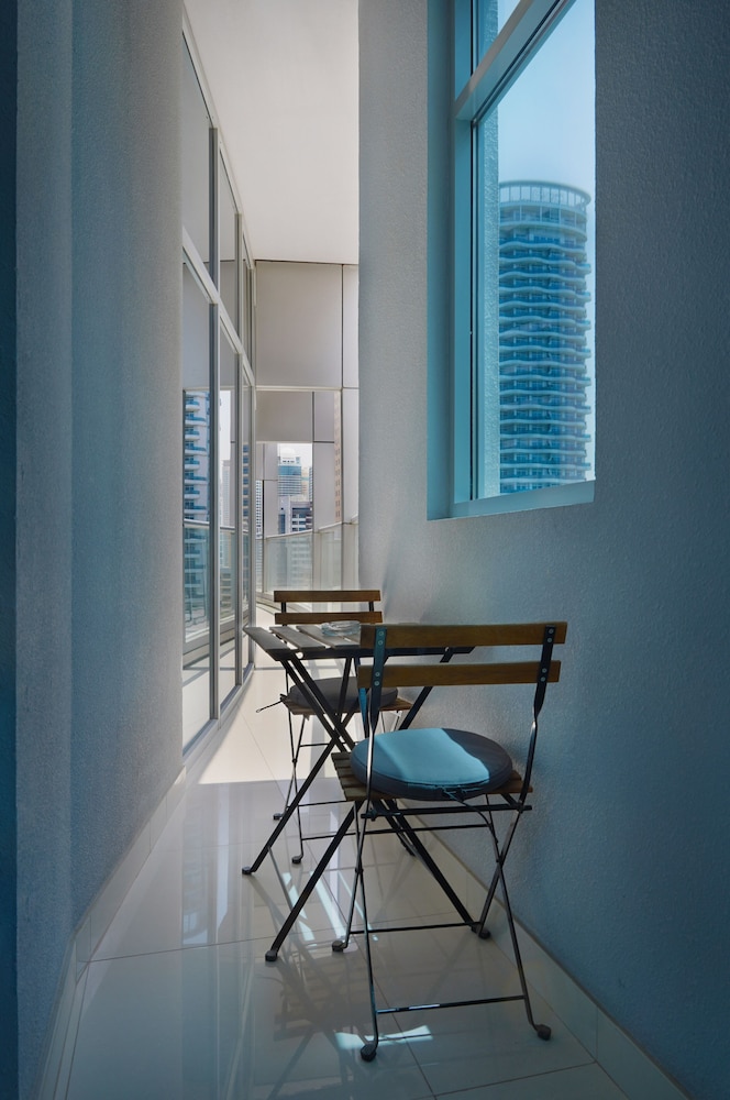 Maison Privee - Beautiful Chic Apt w/Full Marina View Nxt 2 Beach