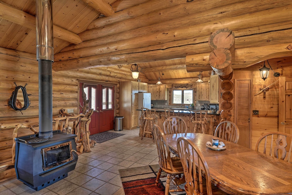 Exquisite Log Home With Lander Valley Views! - Property Image 7