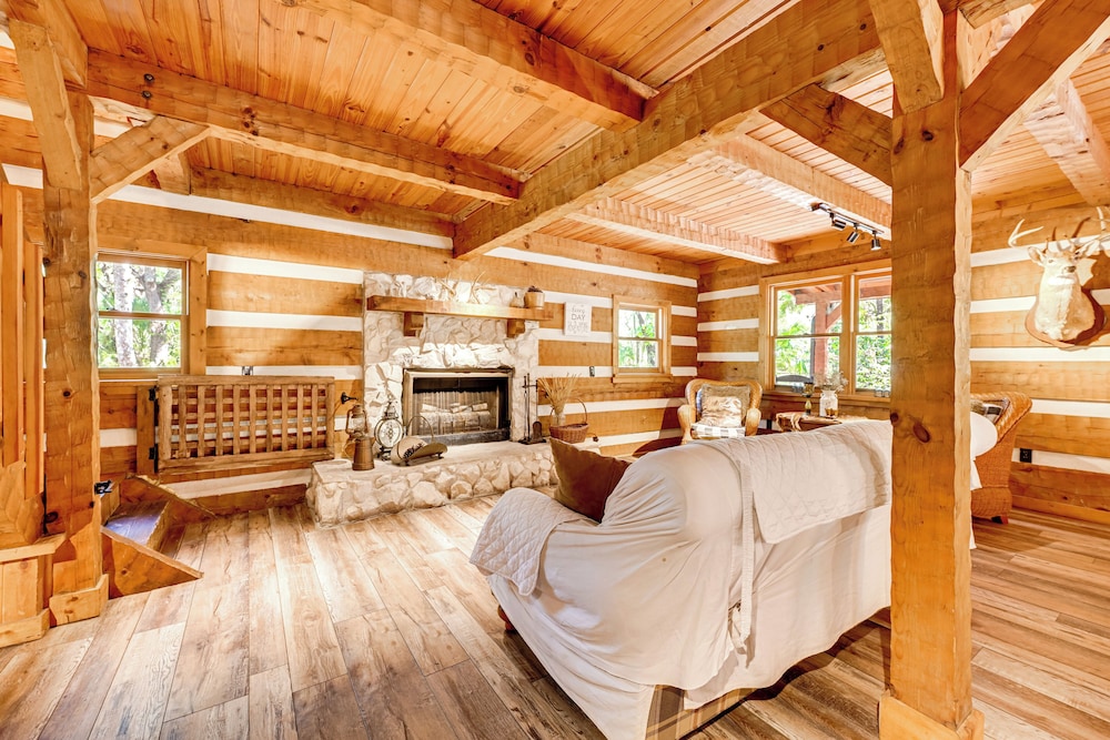 Spacious Sebring Family Cabin w/ Fun Barn + Yard!