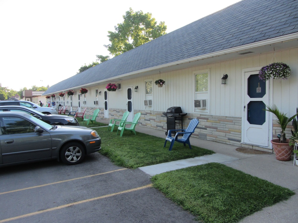The Maplewood Motel