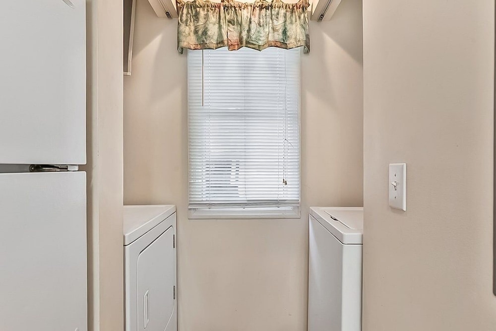 River Oaks 33f 2 Bedroom Condo