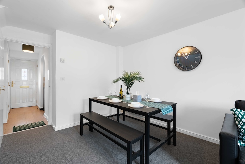 Homely 2bed 2bath House in Erdington With Parking Sleep 6