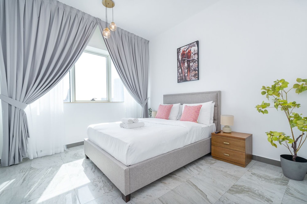 Dubai Marina - Stunning Huge 4 Bedroom Apts Near JBR - Gym - Pool - Parking by Sojo Stay