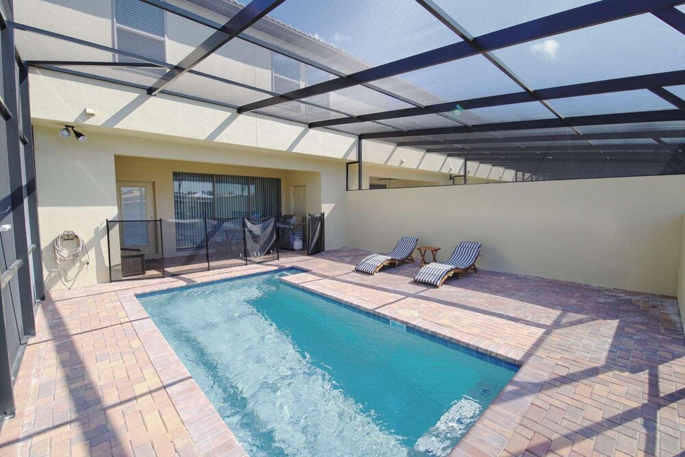 8862 Windsor at Westside - Image 4