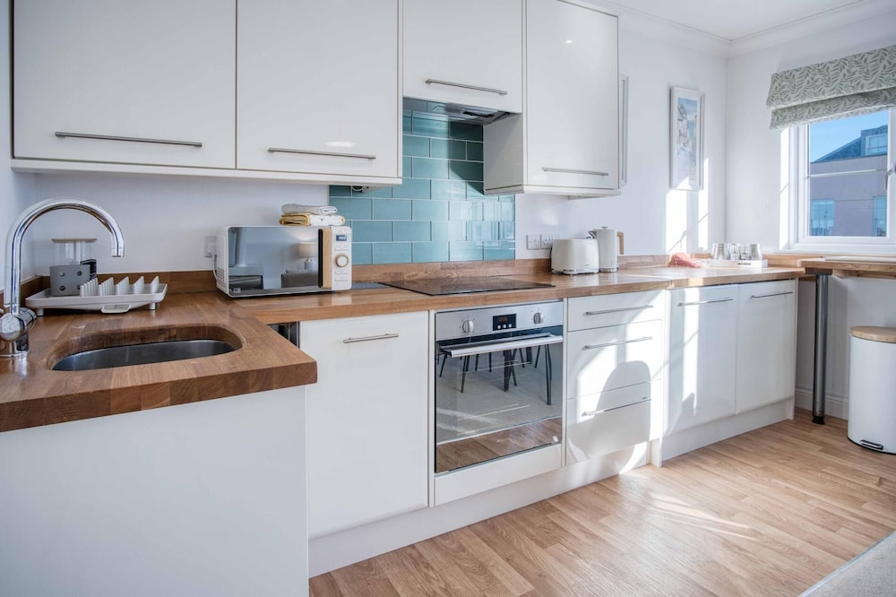 The Nook North Beach - 1 Bedroom Apartment - Tenby
