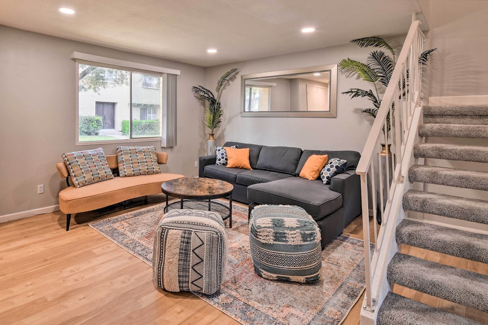 Scottsdale Gem: Pool Access, Walk to Old Town