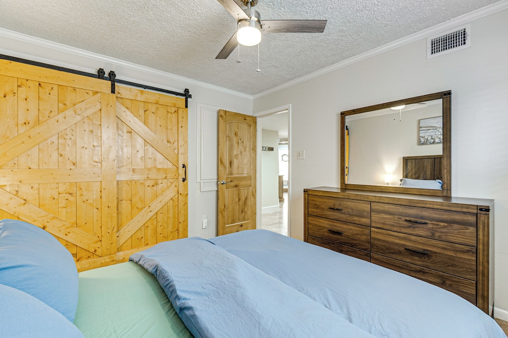 Private Boat Dock & Slip: Luxe Lake Conroe Gem!