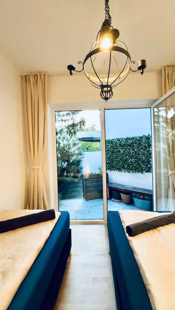 Lovely 2BR for 5 Peaceful Central Stay