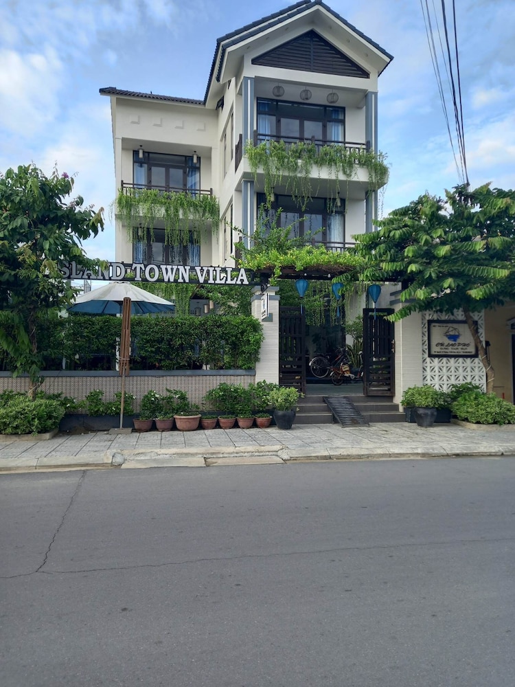 Hotel Island Town Villas - Image 1