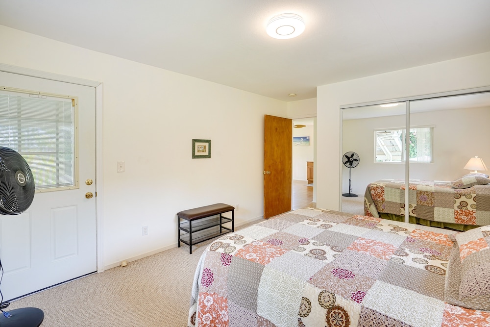 Captain Cook Home on Quiet 3 Acres w/ Fruit Trees