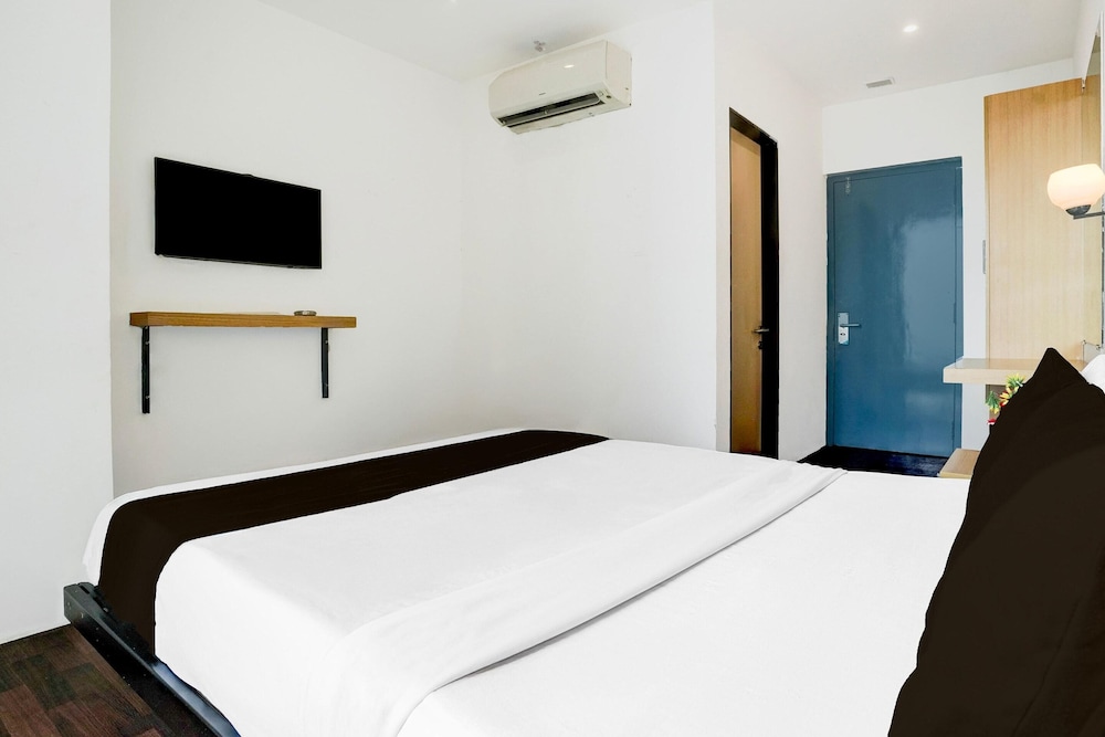 Super Townhouse PBG Mall Vashi