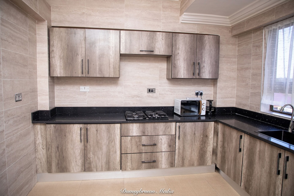 2 Bed Furnished Apartment - Wifi, Aircon, Parking