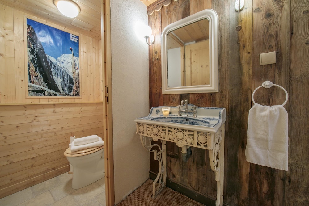 Chalet Du Croz RJ in Le Tour Argenti re