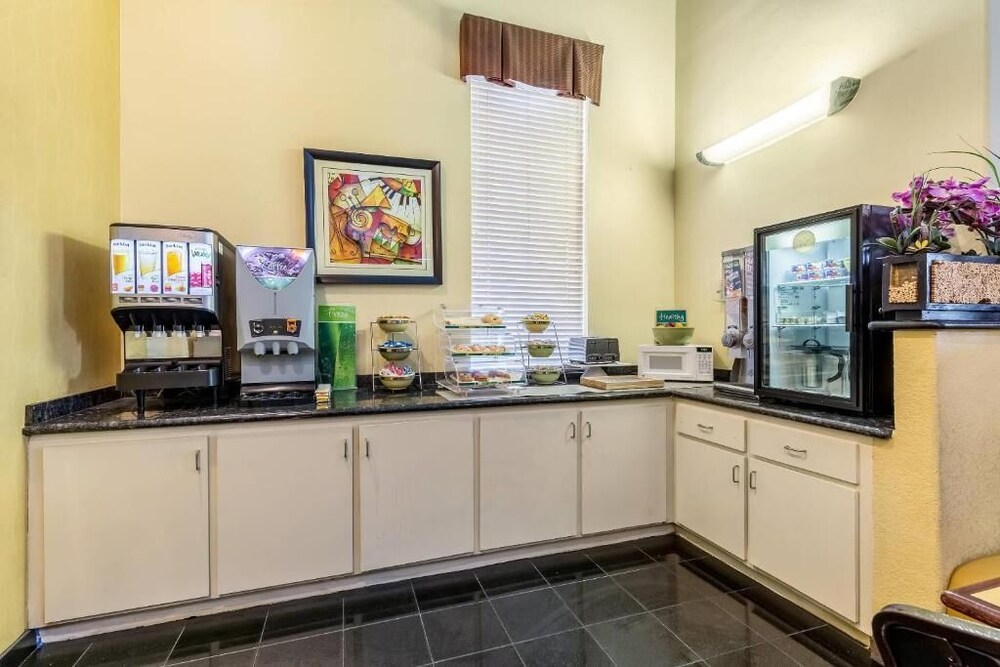 CasaBlanca Inn & Suites Houston