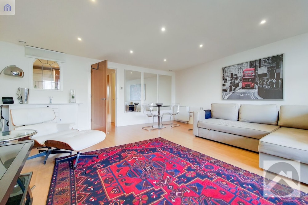 2 Bed &1 Bath Apartment in Canary Wharf