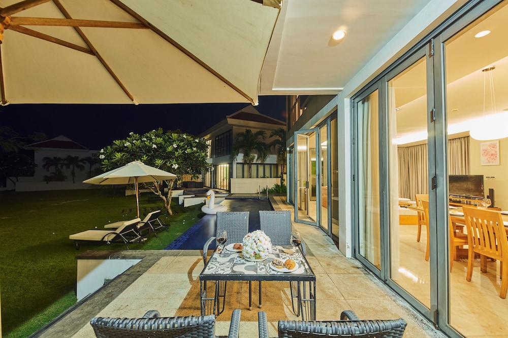 Vacation Homes Pool Villa