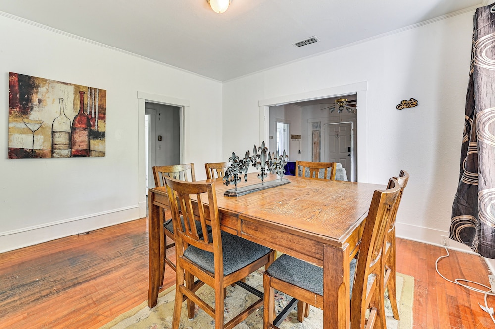 Home w/ Yard - Close to Hospitals, Dtwn Shreveport