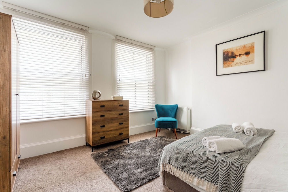 Super Central 3 Bed Property view 4