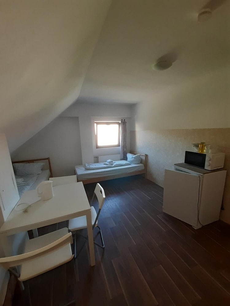 2-Rent Group Hostel Rooms&Apartments EVE168