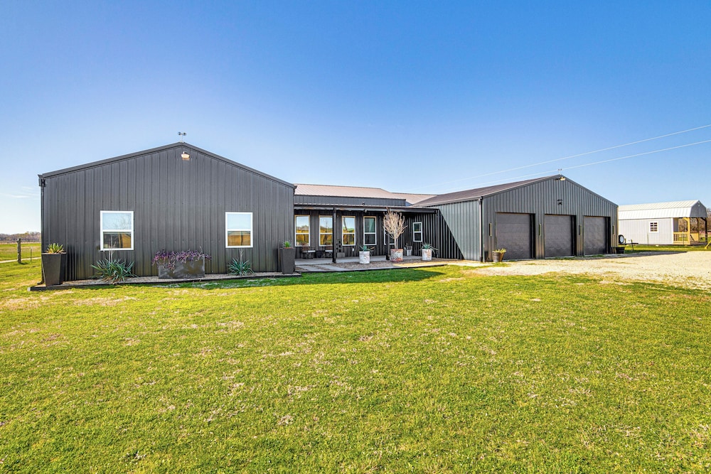 6 Mi to Lake Tawakoni: Texas Family Home