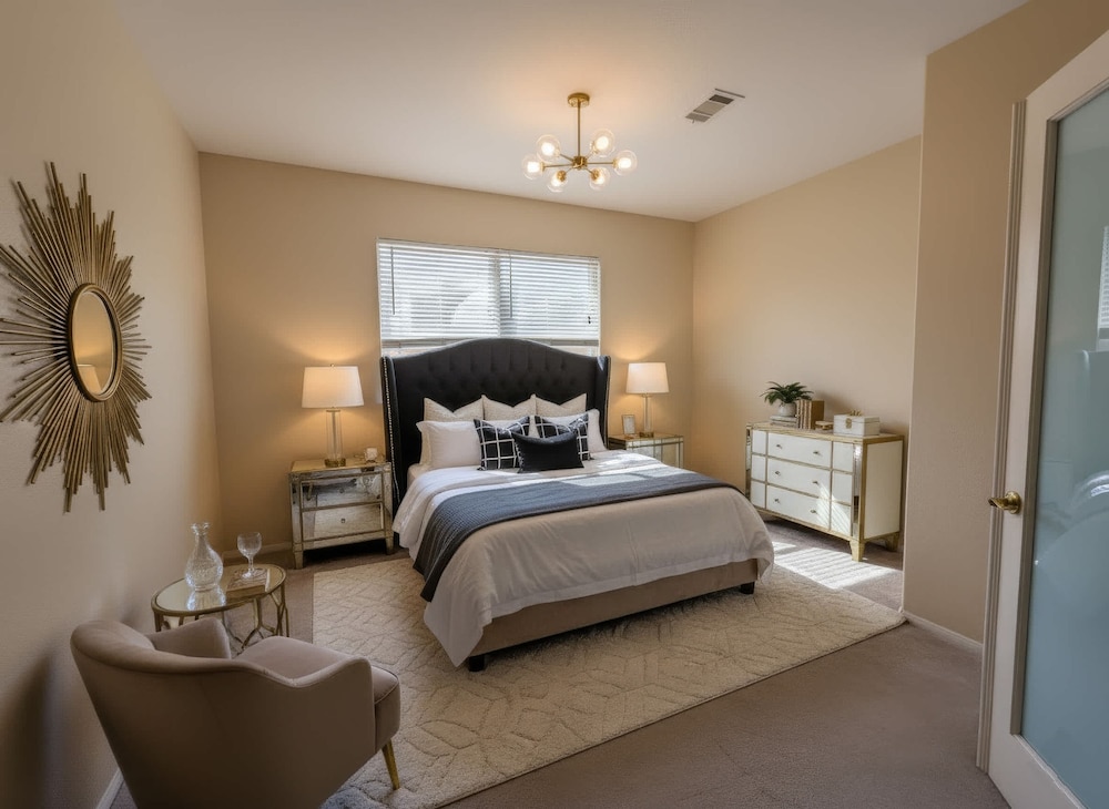 Allura Carmel Valley - 4 BR 4 BA