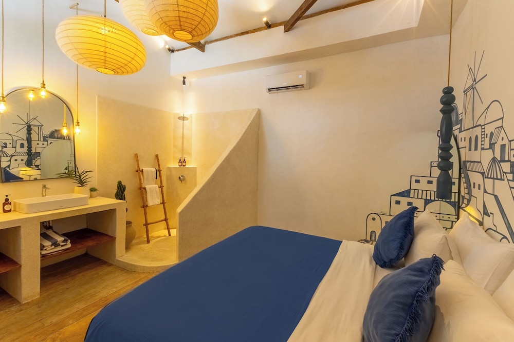 Santorini Suites