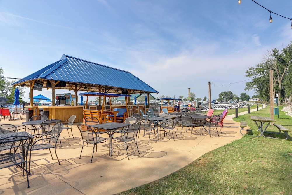 Furnished Screened Porch: Baypoint Resort Home!