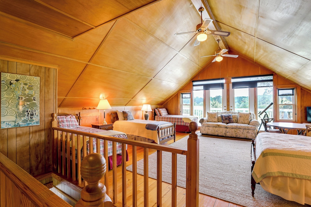 Spacious Riverfront Cottage w/ Dock in Green Pond!