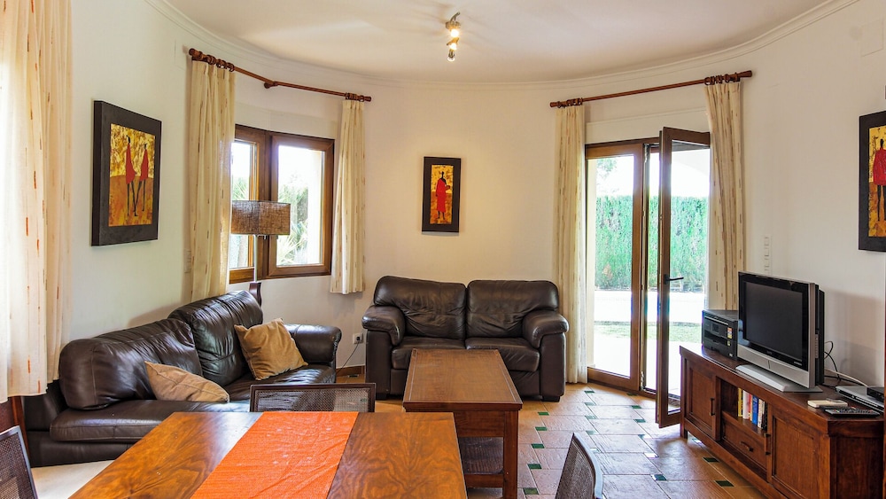 Villa el Palmar With 3 Bedrooms Close to the Beach