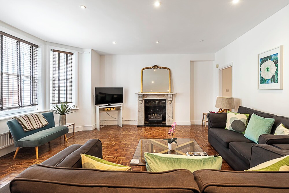 Charming Kensington Apartment