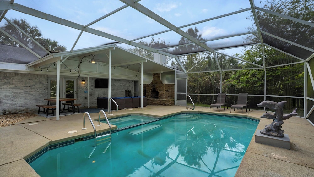 Spacious Retreat w/ Private Pool, Spa, Fireplace + Attraction Tickets!