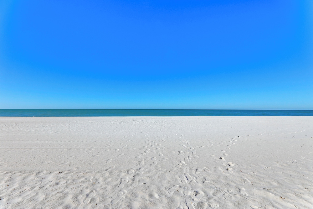 Steps to Beach: Bradenton Beach Condo w/ Deck